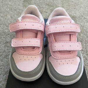 adidas Unisex-Child Hoops 2.0 CMF Shoe